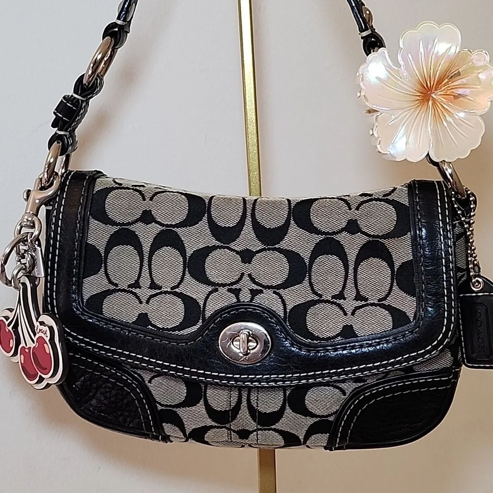 Coach Y2K Soho Chelsea Signature Flap Turn Lock black/Gray canvas leather trim